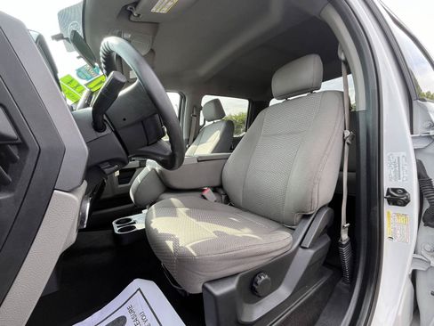 Used 2017 Ford F150 XLT AWD/4WD image 5