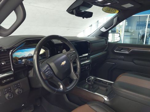Certified 2023 Chevrolet Silverado 1500 High Country w/ High Country Premium Package AWD/4WD image 17