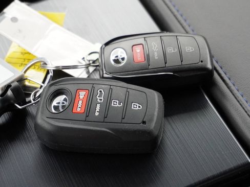 Used 2025 Toyota Tundra Platinum image 21