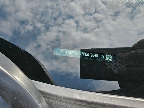Used 2023 Buick Envision Essence w/ Sport Touring Package FWD image 10
