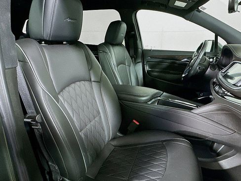 Used 2023 Buick Enclave Avenir w/ Avenir Technology Package image 31