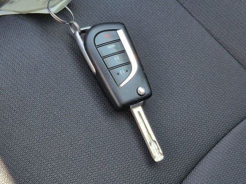 Used 2021 Toyota Corolla LE w/ Carpet Mat Package (TMS) image 30