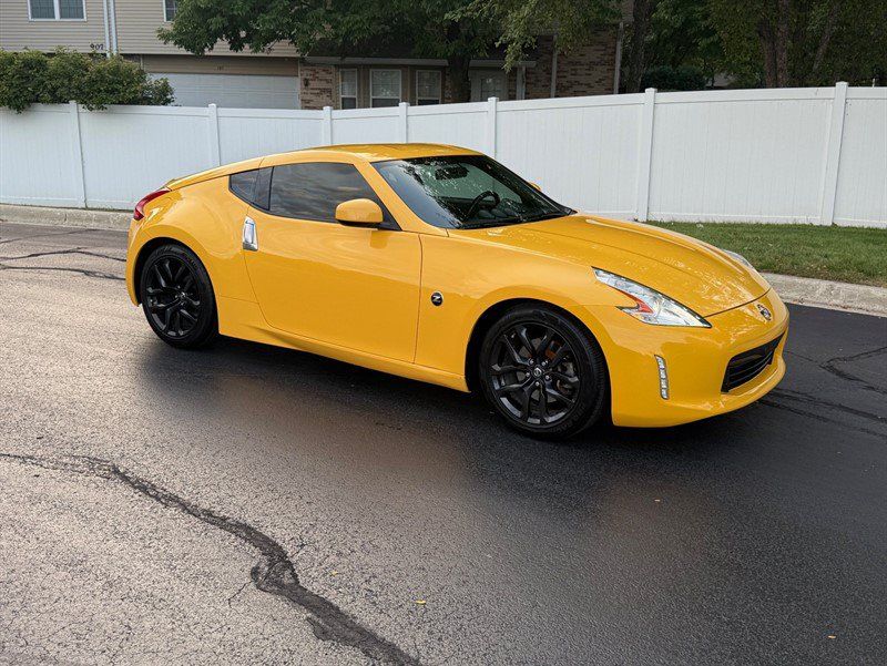 Used 2017 Nissan 370Z Coupe RWD image 4