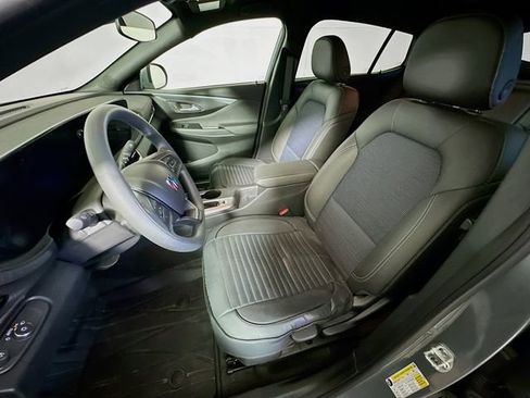 Used 2025 Buick Envista Preferred image 12