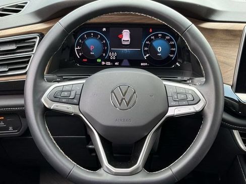 Used 2026 Volkswagen Atlas SE FWD image 12