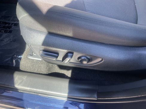 Used 2025 Toyota RAV4 XLE w/ Convenience Package image 23