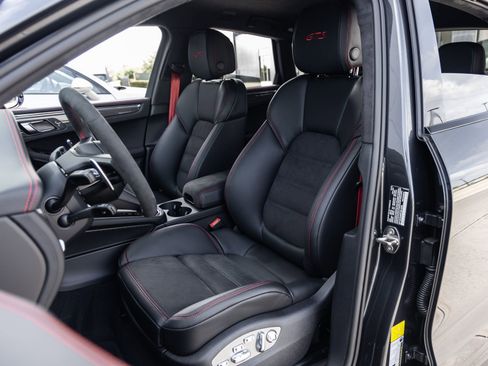 New 2026 Porsche Macan GTS image 5