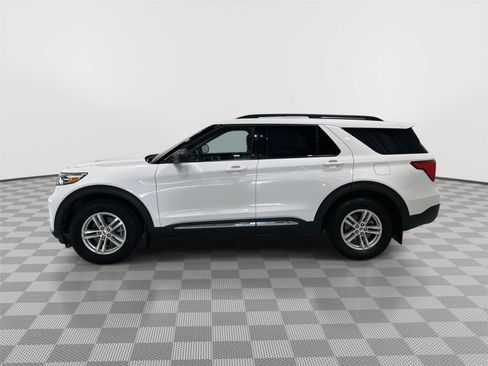 Used 2022 Ford Explorer XLT w/ Equipment Group 202A AWD/4WD image 2