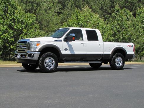 Used 2015 Ford F250 Lariat w/ Lariat Ultimate Package image 3