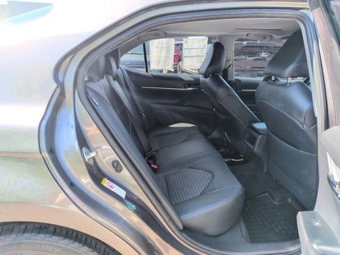 Used 2019 Toyota Camry SE FWD image 16