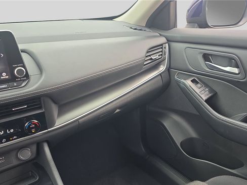 Used 2025 Nissan Rogue SV FWD image 24