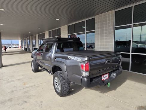 Used 2020 Toyota Tacoma TRD Off-Road AWD/4WD image 15
