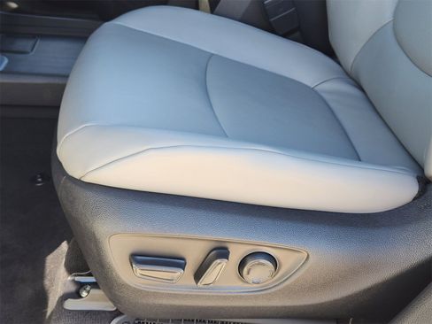 Used 2026 Toyota Sienna XLE image 30