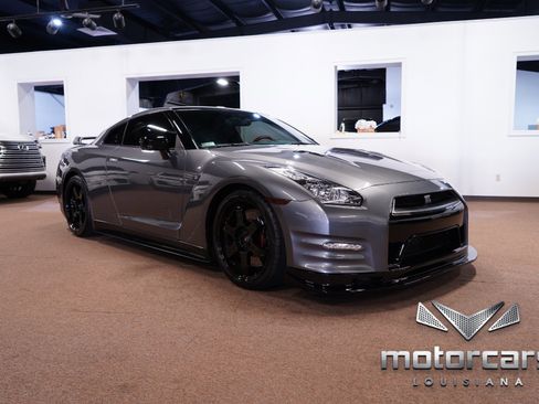 Used 2014 Nissan GT-R Black Edition image 9