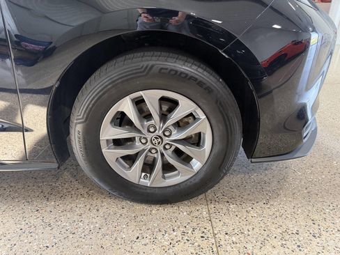 Used 2022 Toyota Sienna LE AWD/4WD image 29