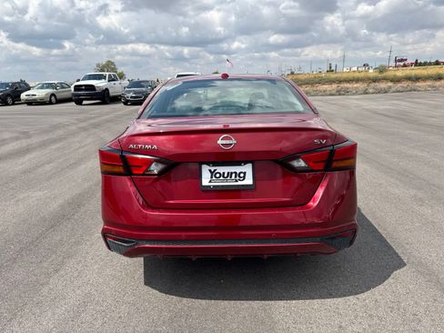 Used 2024 Nissan Altima 2.5 SV FWD image 6