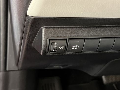 Used 2021 Toyota Corolla LE image 27