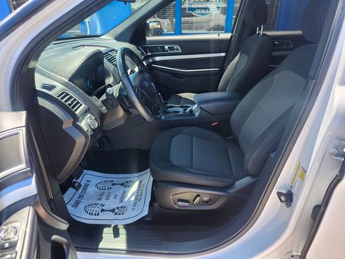 Used 2017 Ford Explorer XLT FWD image 12