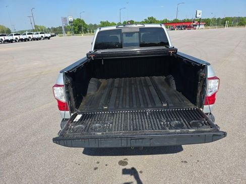 Used 2017 Nissan Titan PRO-4X image 10