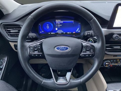 Used 2021 Ford Escape Titanium image 21
