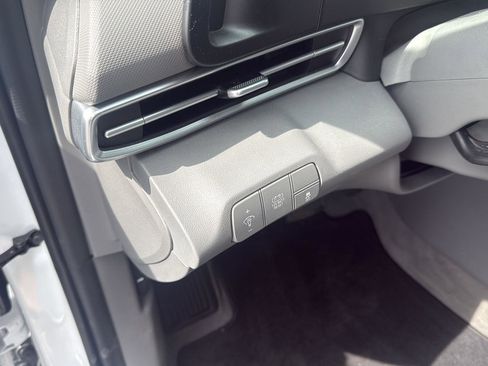 Used 2025 Hyundai Elantra Blue image 16