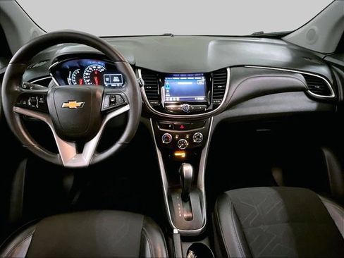 Used 2021 Chevrolet Trax LT w/ LT Convenience Package AWD/4WD image 15