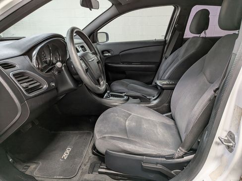 Used 2014 Chrysler 200 LX FWD image 19