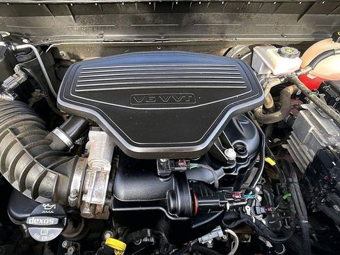 Used 2020 GMC Acadia Denali w/ Technology Package image 9