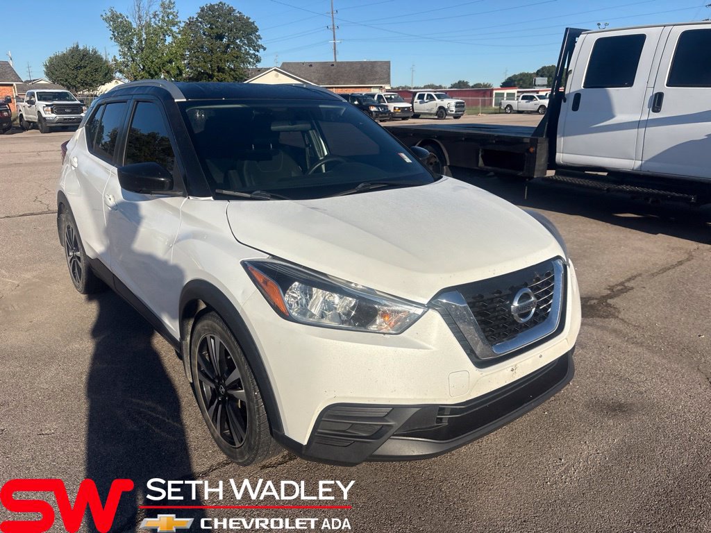 Used 2018 Nissan Kicks SV FWD image 1