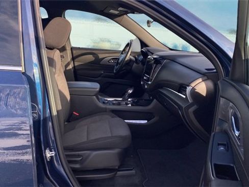 Used 2023 Chevrolet Traverse LT image 13