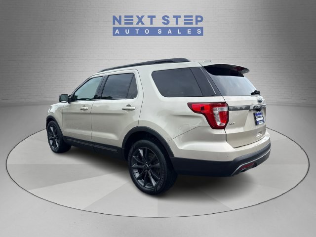 Used 2017 Ford Explorer XLT w/ Equipment Group 202A AWD/4WD image 5