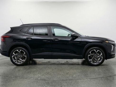 Used 2025 Chevrolet Trax LT image 11