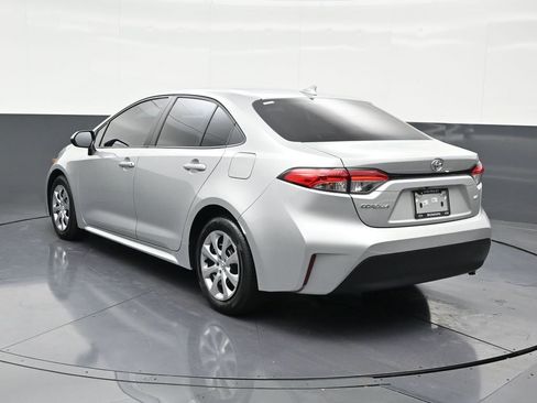Used 2025 Toyota Corolla LE w/ Convenience Package image 3