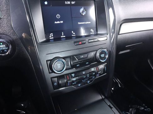 Used 2018 Ford Explorer XLT w/ Equipment Group 201A AWD/4WD image 16