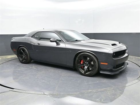 Used 2019 Dodge Challenger SRT Hellcat Redeye image 39