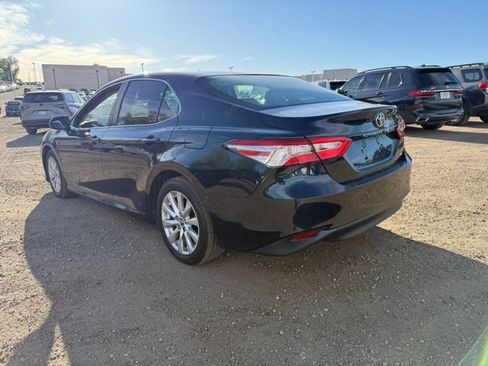 Used 2018 Toyota Camry LE image 3
