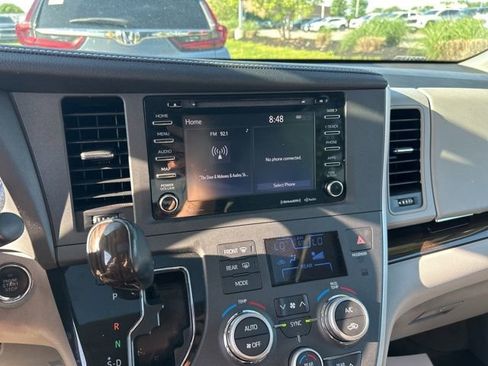 Used 2020 Toyota Sienna XLE AWD/4WD image 10