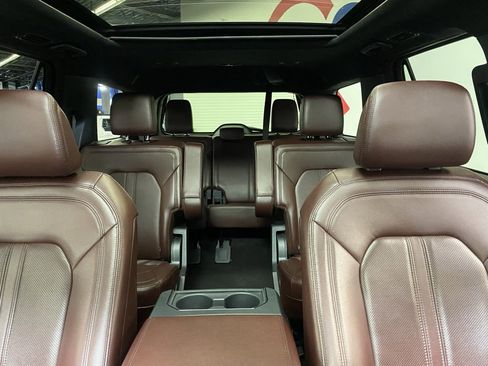 Used 2022 Ford Expedition Limited image 21