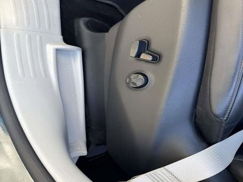 Used 2024 Chrysler Pacifica Limited FWD image 20