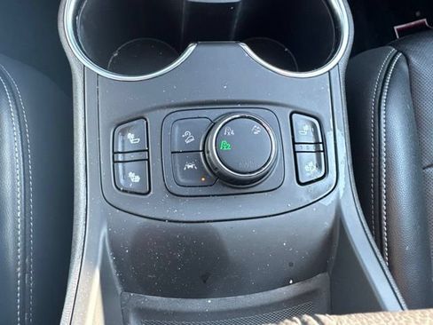 Used 2024 GMC Terrain SLT AWD/4WD image 22