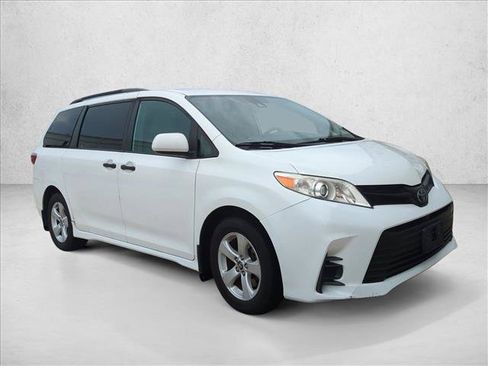 Used 2019 Toyota Sienna L FWD image 3