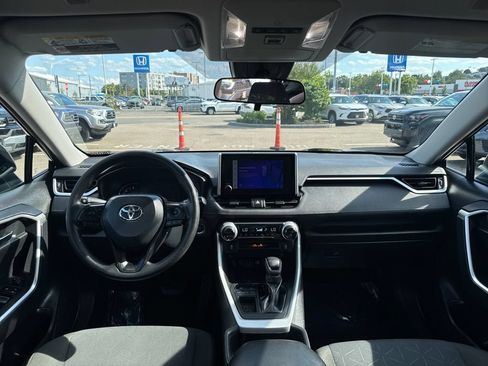 Used 2024 Toyota RAV4 XLE FWD image 11