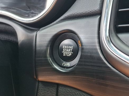 Used 2019 Jeep Grand Cherokee Laredo AWD/4WD image 26