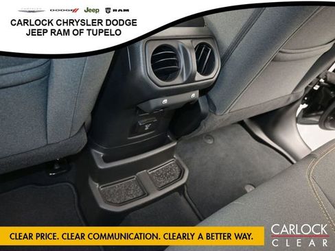 Used 2025 Jeep Wrangler Sahara AWD/4WD image 27