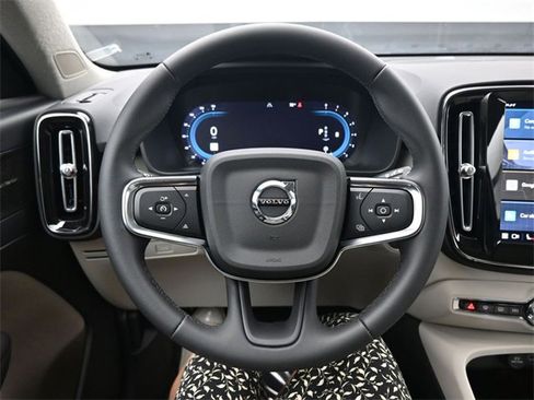 Used 2024 Volvo XC40 B5 Ultimate w/ Protection Package Premier image 23