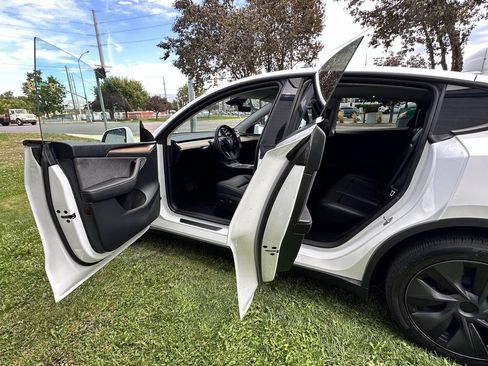 Used 2025 Tesla Model Y Long Range AWD/4WD image 20
