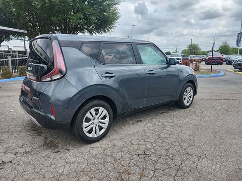 Used 2024 Kia Soul LX image 3