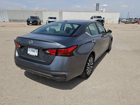 Used 2024 Nissan Altima 2.5 SV FWD image 8