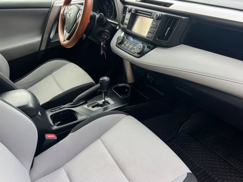 Used 2018 Toyota RAV4 XLE w/ All Weather Liner Package FWD image 19