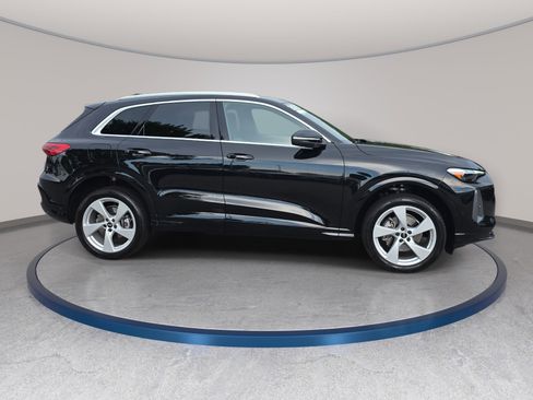 Certified 2025 Audi Q5 Premium w/ Premium Plus AWD/4WD image 4